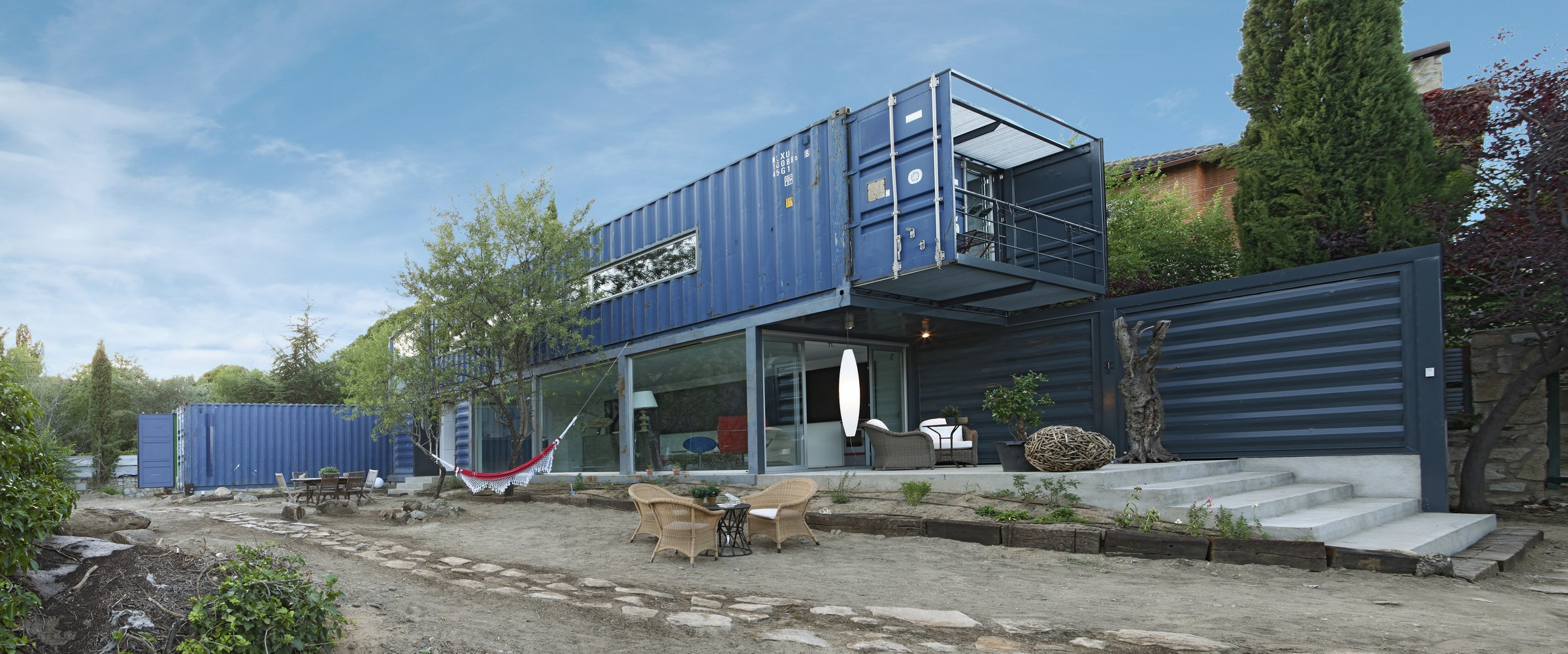  Container Camping

 
